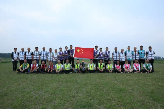破紀錄飛行后合影，北航供圖